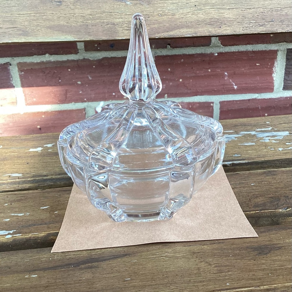 Clear glass Trinket / Candy dish w/ lid, 5 1/4” tall & 4 3/4” wide